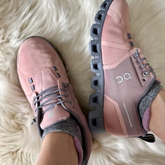 NWT On Running Cloud 5 Waterproof Women's Rose & Fossil Sneakers - Picture 1 of 7